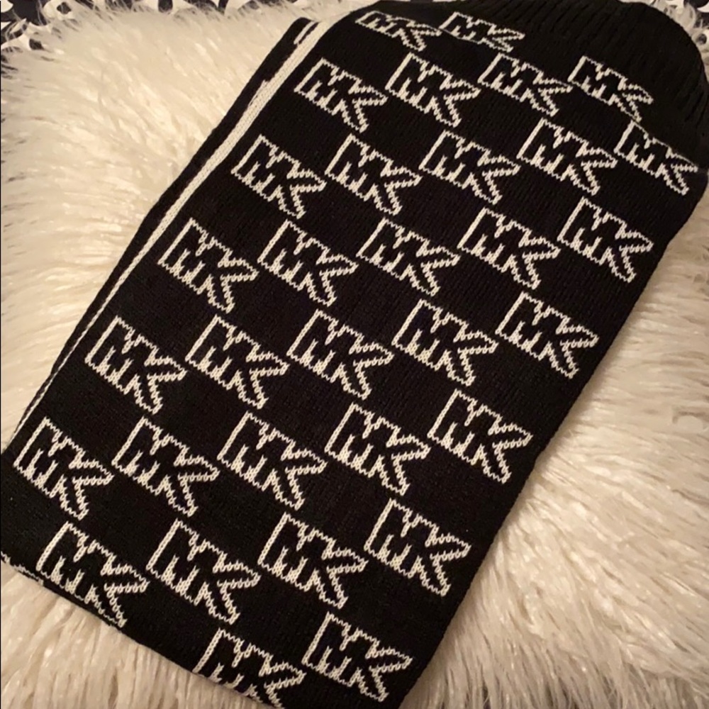 Michael Kors long scarf